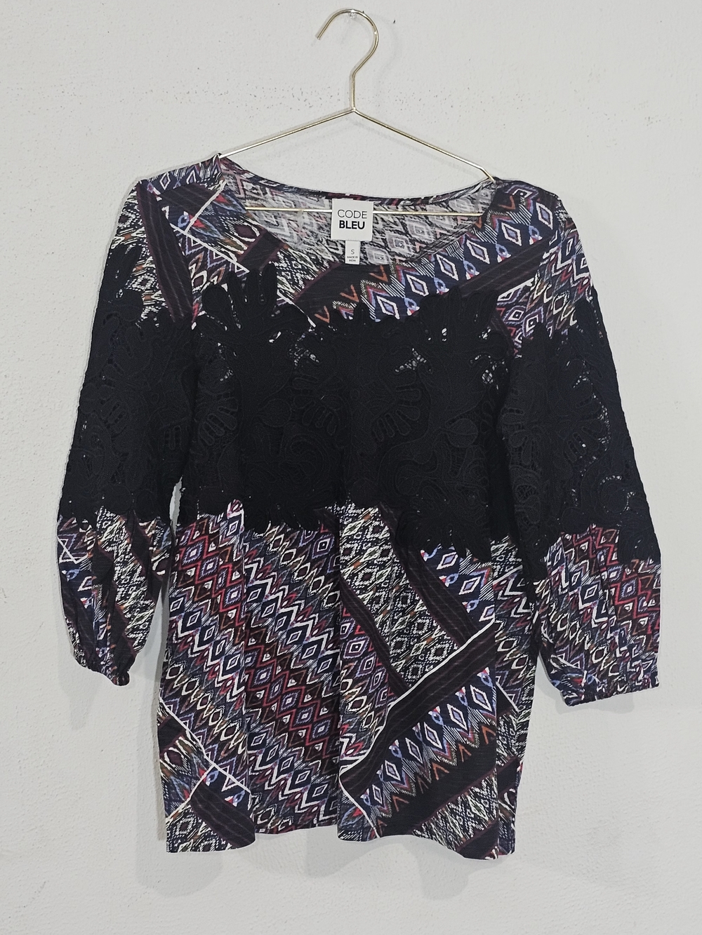 Code Bleu Women's S Blouse Blue Geometric Tribal Print Black Lace Crochet Top
